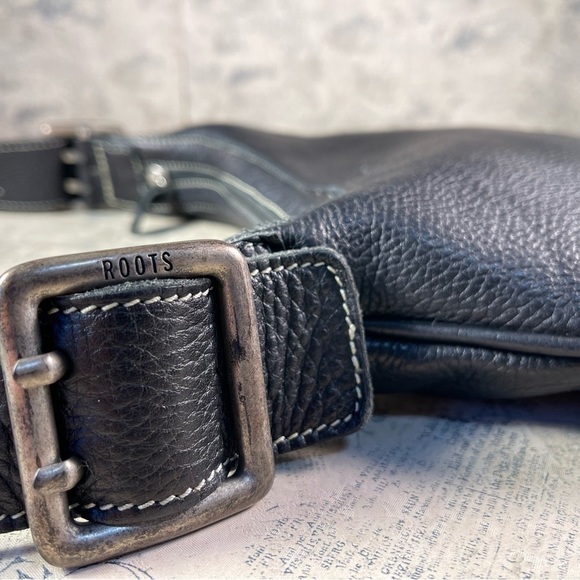 Roots Canada Black Shoulder Bag - Picture 6 of 12